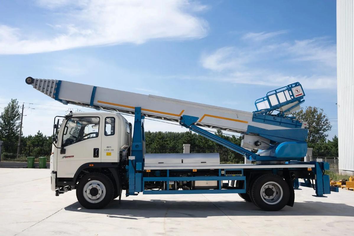 威海云梯上料车租赁费用