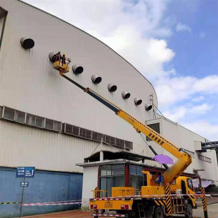 威海高空作业车出租服务：专业广告牌安装解决方案