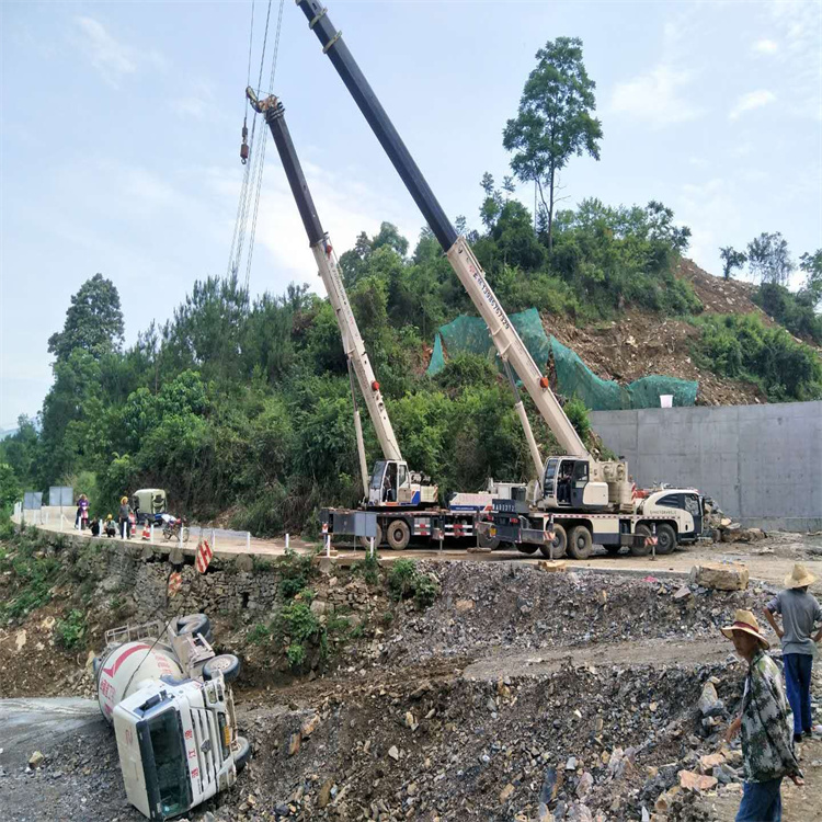 威海汽车掉沟里叫吊车救援要多少钱
