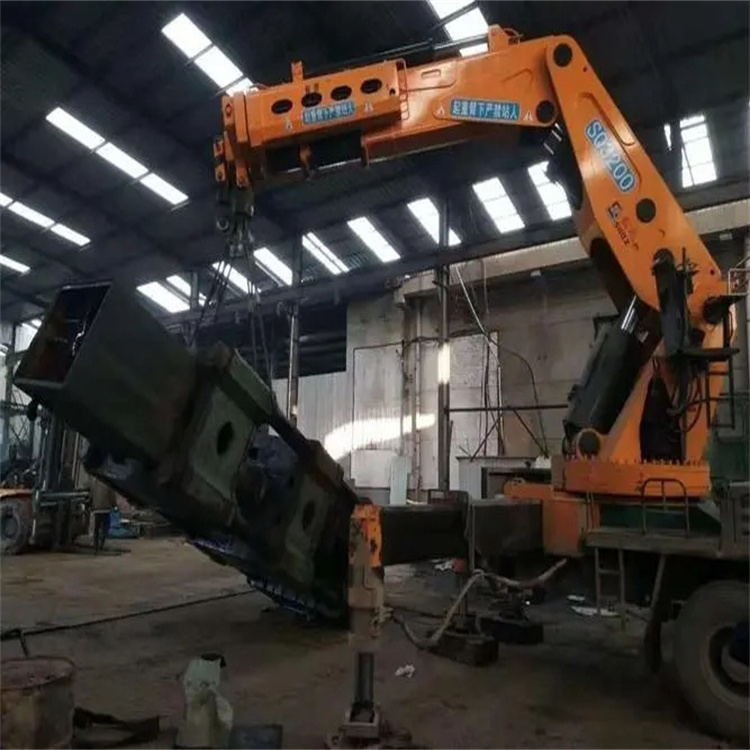 威海130吨折臂吊车出租吊机租赁附近电话