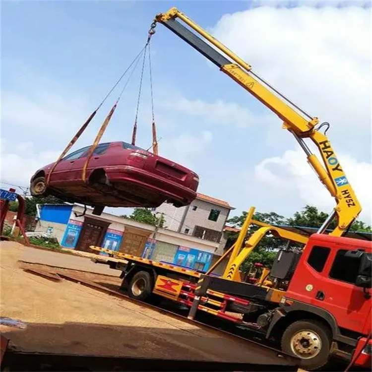 威海吊车吊汽车的正确方法